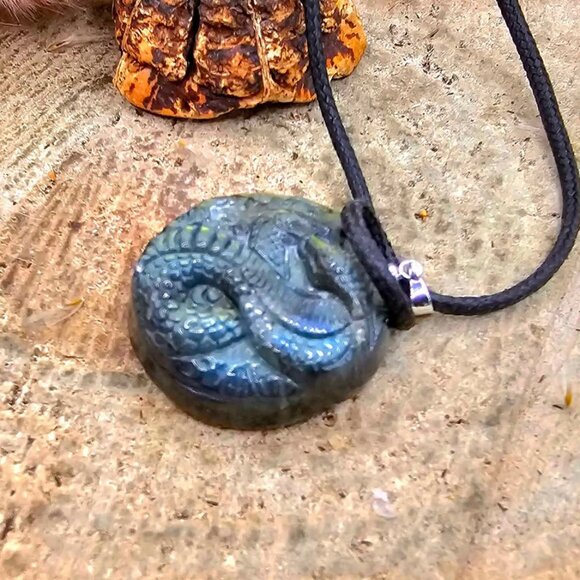 Nature Labradorite Snake Cobra Pendant Necklace - Picture 8 of 10